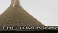 Alain Robert memanjat menara tertinggi di Doha, Torch Doha, 12 April 2012. Alain Robert atau yang bernama asli Robert Alain Philippe, lahir pada 7 Agustus 1962. Alain adalah seorang pemanjat tebing dan pemanjat urban asal Prancis, dari Digoin, Saône-et-Loire, Burgundy, Prancis. Ia juga dijuluki sebagai French Spiderman atau Manusia Laba-laba Prancis. REUTERS/Fadi Al-Assaad