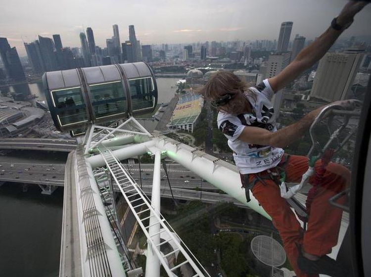 Aksi Spider-Man dari Prancis Taklukkan Gedung-gedung Tinggi Dunia