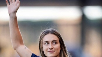 Wanita asal Spanyol itu menjadi kapten Barca untuk meraih treble domestik pada musim 2021/2022. Foto: Instagram