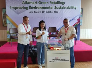 Pakai PLTS, Alfamart Sukses Pangkas 461,58 Ton Emisi Karbon per Tahun