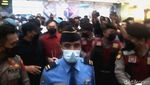 Momen Bos Judi Online Apin BK Tiba di Sumut Usai Ditangkap