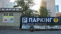 Sebuah ledakan keras tersebut membuat panik warga Kota Kyiv.