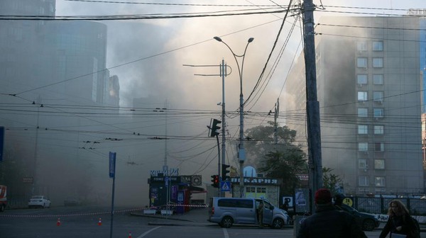 Asap Penuhi Kota Kyiv Usai Diserang Drone Kamikaze