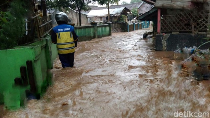 Banjir di Kampung Cipaku, Banjaran, Kabupaten Bandung.