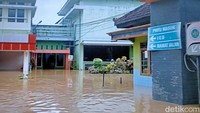 Tingginya banjir di RSUD dr Soedomo Trenggalek/Foto: Adhar Muttaqin/detikJatim