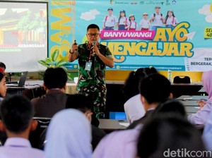 Saat Ketua DPRD dan Dandim Jadi Guru Dadakan di Banyuwangi Ayo Mengajar 2022