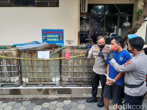 Barang bukti mobil dengan tanki modifikasi untuk membeli BBM subsidi jenis solar disita di Polres Bantul, Selasa (18/10/2022).