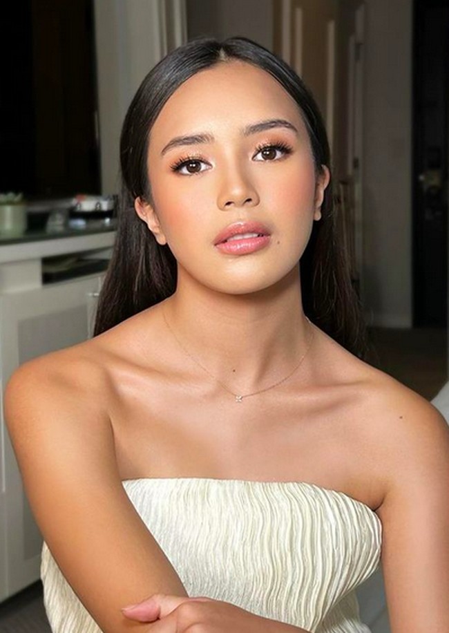 Foto-foto sebelum muncul di karpet merah turut Beby bagikan. Sebuah foto memperlihatkan foto close-up wajah Beby yang baru dirias. Masya Allah bidadari nih, puji seorang netizen. (Foto: Instagram/@bebytsabina)