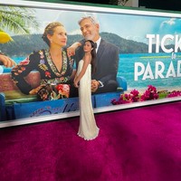 Premier Ticket To Paradise digelar di Regency Village Theatre, Los Angeles, California, AS, pada Senin (17/10/2022). Hadir para bintang film tersebut, antara lain Julia Roberts, George Clooney, dan aktor Indonesia Maxime Bouttier. Namun, Maxime bukan satu-satunya wajah ternama Indonesia yang muncul. Beby Tsabina pun tak melewatkan acara tersebut. (Foto: Instagram/@bebytsabina)