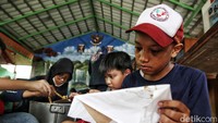 Kegiatan membatik ini dilakukan oleh Komunitas Batik Koja.