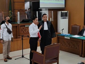 Beda dari Ferdy Sambo dan Putri, Bharada Eliezer Lepas Masker di Sidang