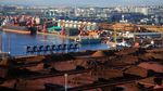 Mirip Padang Pasir, Bijih Besi Menggunung di Pelabuhan Rizhao