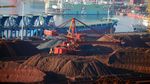 Mirip Padang Pasir, Bijih Besi Menggunung di Pelabuhan Rizhao