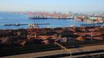 Mirip Padang Pasir, Bijih Besi Menggunung di Pelabuhan Rizhao