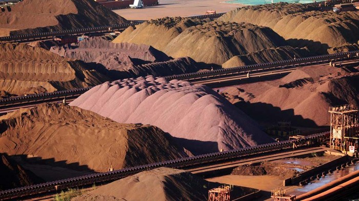 Mirip Padang Pasir, Bijih Besi Menggunung di Pelabuhan Rizhao