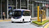 Bus ini melayani antar-jemput secara mandiri self-driving di taman sains dan teknologi Hong Kong, China.