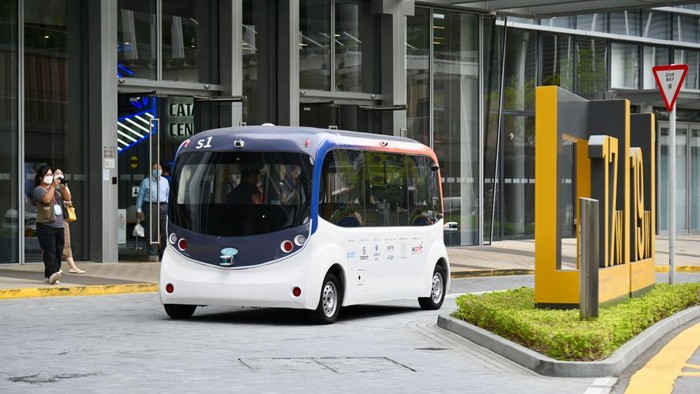 Bus Listrik Ajaib Ini Mondar-mandir di Taman Sains Hong Kong Bus ini melayani antar-jemput secara mandiri self-driving di taman sains dan teknologi.