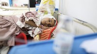 Dilaporkan, sejauh ini 50 anak lainnya saat ini masih berada di unit yang sama, lantaran menerima pengobatan kemoterapi hasil selundupan yang dikenal sebagai Methotrexate, yang awalnya diproduksi di India. (Reuters/Khaled Abdullah)  