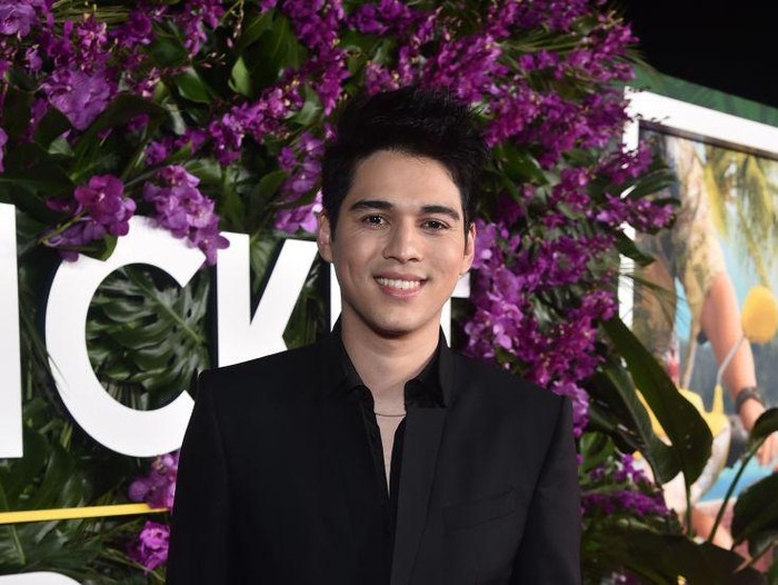 Gagahnya Maxime Bouttier di Red Carpet Ticket to Paradise LOS ANGELES, CALIFORNIA - OCTOBER 17: Maxime Bouttier attends the premiere of Universal Pictures'
