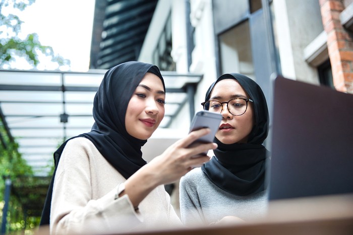 Girls working remotely using a laptop