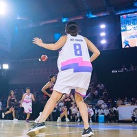 Dalam pertandingan tersebut, ibu dari Gempita itu tampil dengan jersey basket dengan nama punggung ‘Hot Mama.’Foto: dok. Instagram/@gisel_la, dok. TikTok