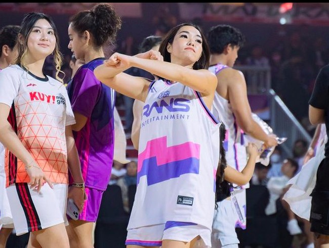 Gisella Anastasia mengaku minder dengan julukan tersebut. Ya mungkin paling masuk karena aku mamanya Gempi,” ungkapnya seraya tertawa, seperti dikutip dari detikHot. Ya nggak (janda cantik) yang lihat kan orang lain, aku orangnya tuh selalu minder, sambung Gisel.Foto: dok. Instagram/@gisel_la.