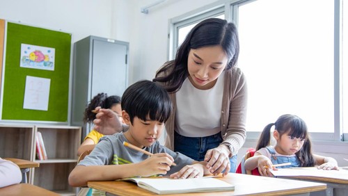 Portrait of Asian elementary school kids studying in a classroom. The girl smiled and looked at the camera. His classroom diversity
