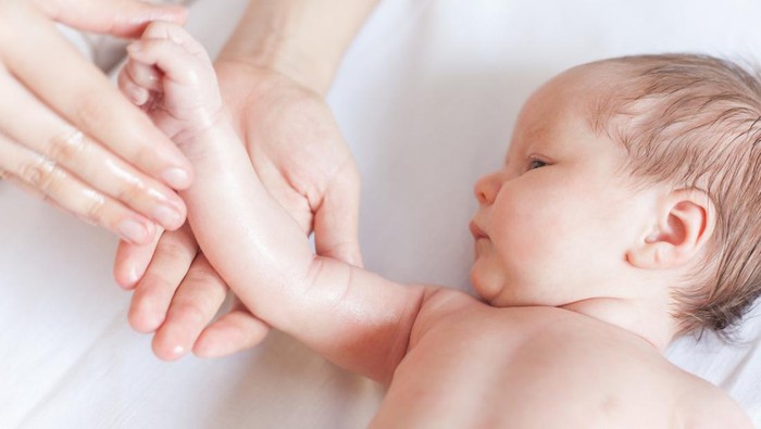 Muncul Kemerahan Seperti Ruam di Pundak Bayi, Apa yang Harus Dilakukan Dok?