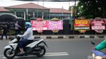 Jelang Sidang, Karangan Bunga Dukungan ke Bharada E Mejeng di PN Jaksel