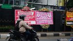 Jelang Sidang, Karangan Bunga Dukungan ke Bharada E Mejeng di PN Jaksel