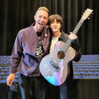 Kini Jin BTS dikabarkan berkolaborasi dengan band Inggris, Coldplay untuk album solonya. Menurut laporan eksklusif Tenasia, lagu tersebut akan dirilis pada bulan ini. Foto: dok. Instagram @jin