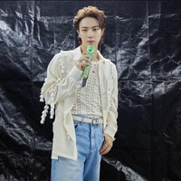 Namun sebelum dikabarkan memulai wajib militer, Kim Seokjin mengungkap bahwa dia akan merilis album solo. Foto: dok. Instagram @jin