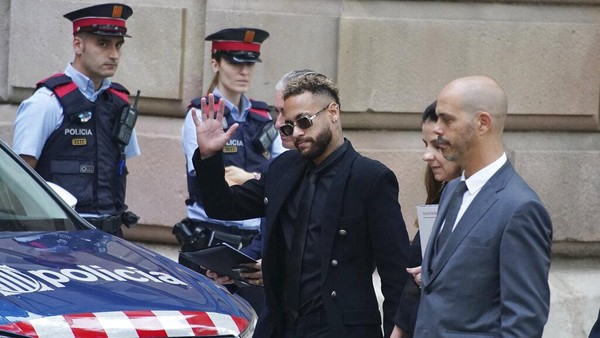 Kala Neymar Jalani Sidang Tuduhan Penipuan Transfer