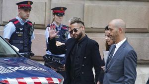 Kala Neymar Jalani Sidang Tuduhan Penipuan Transfer