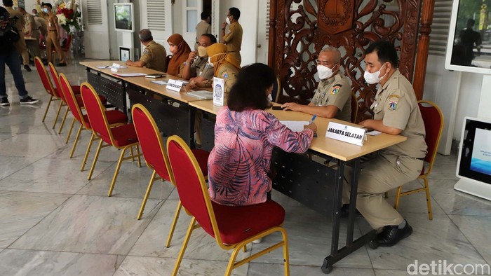 Pj Gubernur DKI Jakarta, Heru Budi Hartono membuka kembali meja aduan di Balai Kota DKI Jakarta. Begini suasananya pagi ini.