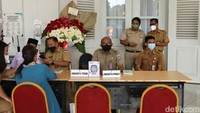 Meja aduan dibagi menjadi per wilayah di Jakarta, mulai dari Jakarta Pusat, Jakarta Barat, Jakarta Timur, Jakarta Selatan, dan Jakarta Utara.