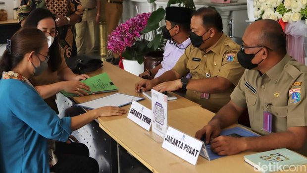 Pj Gubernur DKI Jakarta, Heru Budi Hartono membuka kembali meja aduan di Balai Kota DKI Jakarta. Begini suasananya pagi ini.