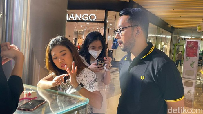 Kiky Saputri cari cincin lamaran