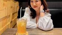 Kabar bahagia datang dari komedian Kiky Saputri. Melalui Instagramnya ia mengumumkan bahwa ia akan segera menikah dengan kekasihnya M Khairi. Foto: Instagram @kikysaputri