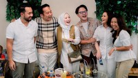 Kiky Saputri pun sudah memperkenalkan M Khairi sebagai kekasihnya ke teman sesama artis. Bahkan ia sering mengajak kekasihnya saat menghadiri acara. Foto: Instagram @kikysaputri