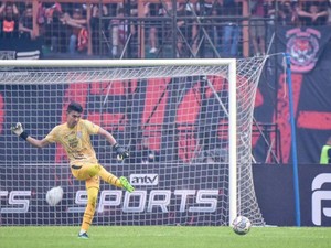 Eks Kiper PSM Hilmansyah Liburan Ke Kampung Halaman-Rekreasi ke Bira