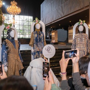 Ini Koleksi Brand Modest Lokal Heaven Lights Saat ke New York Fashion Week