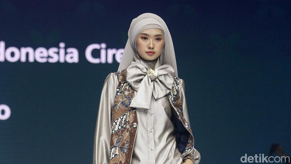 8 Koleksi Busana Formal Karya Nina Nugroho, Mengangkat Batik Ciwaringin