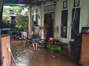 150 KK di Bebandem Karangasem Mengungsi ke Rumah Kerabat-Balai Banjar