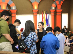 Krisdayanti Dipanggil Mimi Saat Jadi Dosen Tamu FISIP UB