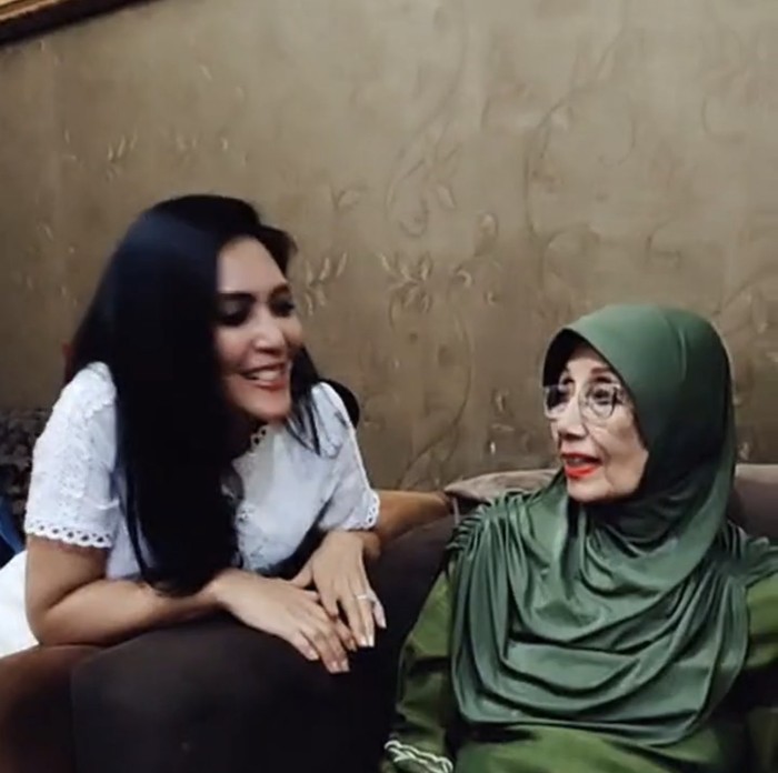 Kulineran Seru Rieke Diah Pitaloka Saat Cicip Mie Aceh hingga Bakso