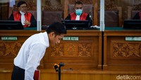 Sidang dipimpin Wahyu Iman Sentosa sebagai ketua majelis hakim.