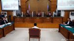 Lambaian Tangan Bharada E di Sidang Pembunuhan Brigadir J