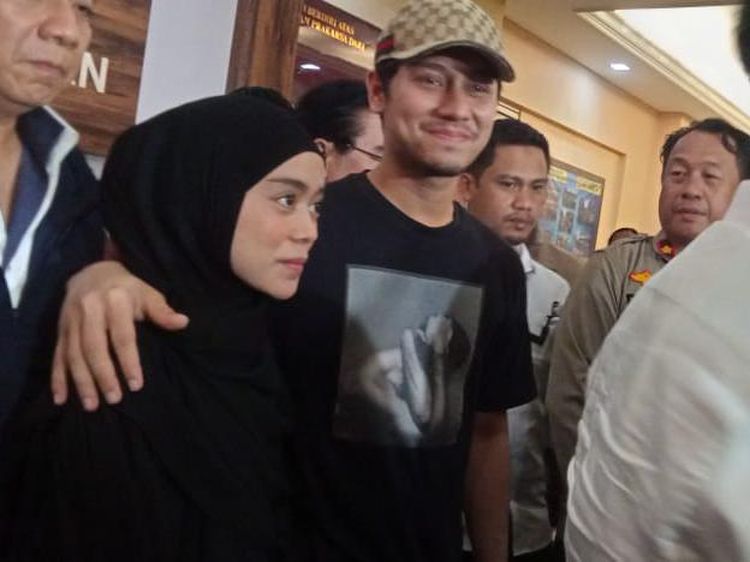 Ekspresi Datar Lesti Kejora dan Senyum Sumringah Rizky Billar
