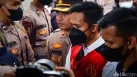 Bharada E juga menyesali perbuatannya menembak Yosua. Dia mengatakan tidak bisa menolak perintah atasannya Ferdy Sambo.